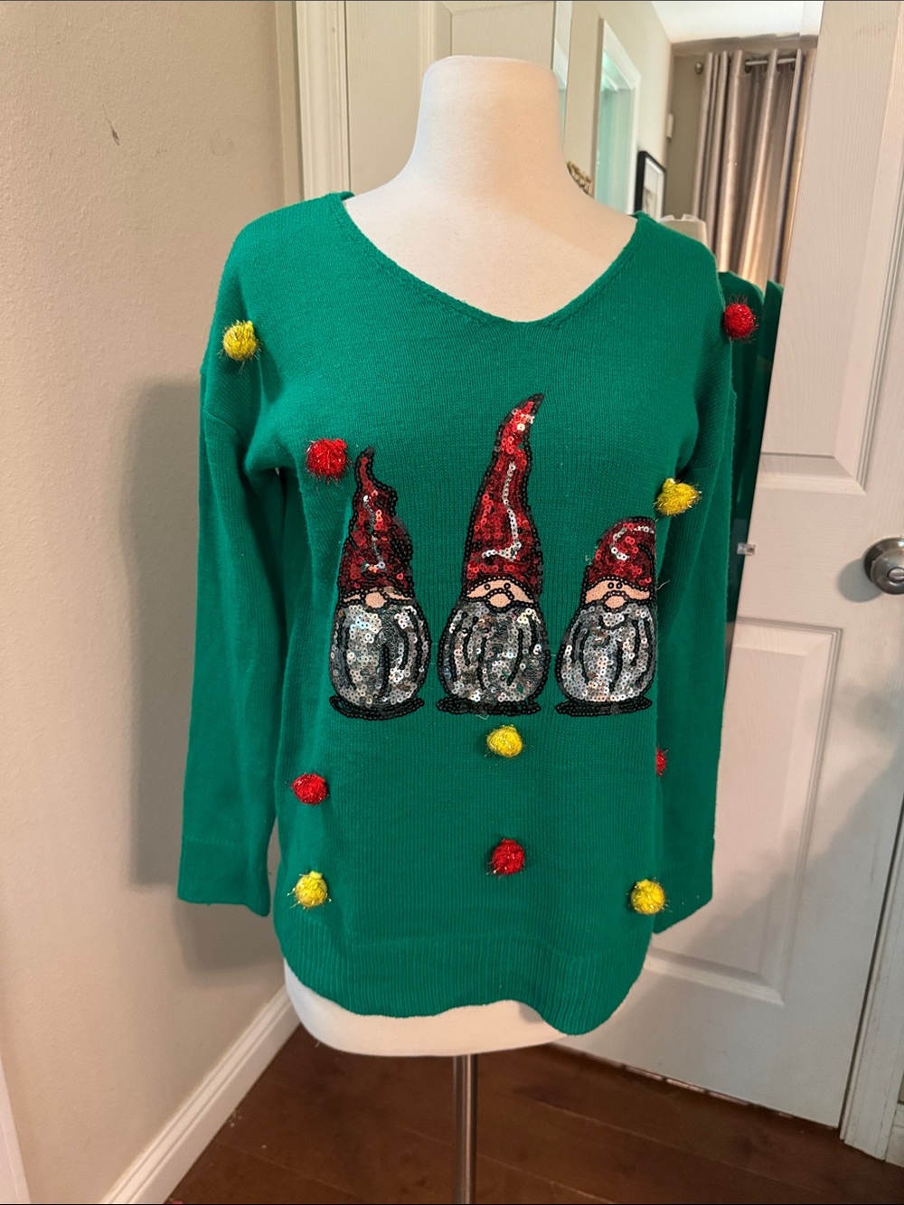 Vintage Holiday V-Neck Sweater with Sequin Gnome Appliqués - Green